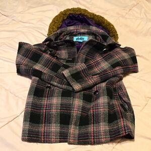 STATIC. Small woman, large child